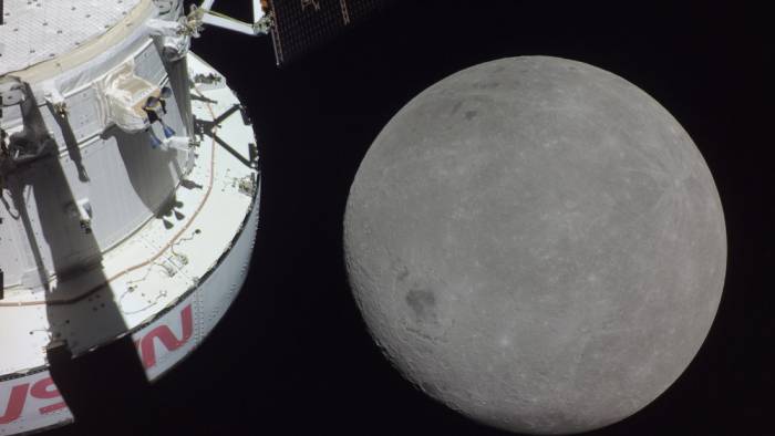 NASA обнародовала новые фото Луны -ФОТО
