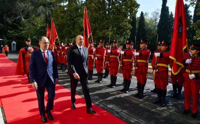 Президент Ильхам Алиев пригласил албанского коллегу посетить Азербайджан
