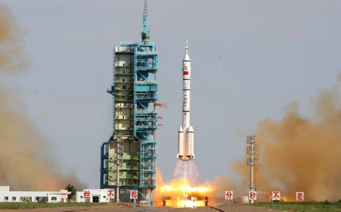 Китай запустит на орбиту пилотируемую миссию "Шэньчжоу-15"
