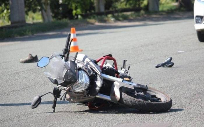 В Баку при ДТП пострадал 41-летний мотоциклист
