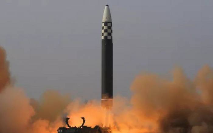 КНДР произвела запуск четырех баллистических ракет
