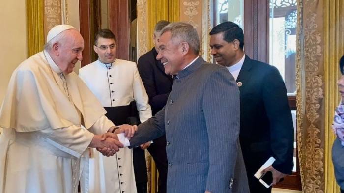 Президент Татарстана встретился с папой Римским в Бахрейне
