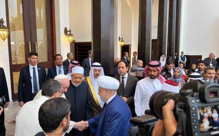 Председатель Управления мусульман Кавказа встретился в Бахрейне с Папой Римским -ФОТО
