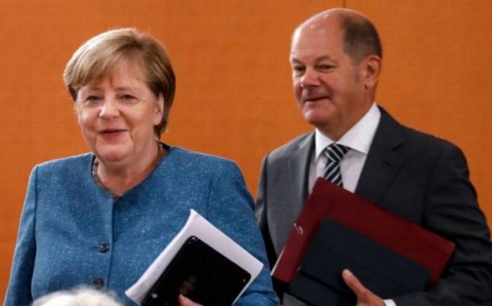 В ФРГ более 40% опрошенных считают, что Меркель была бы лучше Шольца на посту канцлера
