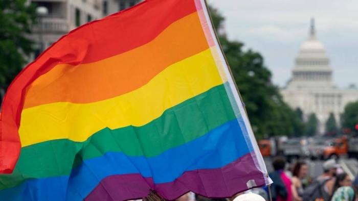 Сенат США принял законопроект о защите однополых браков
