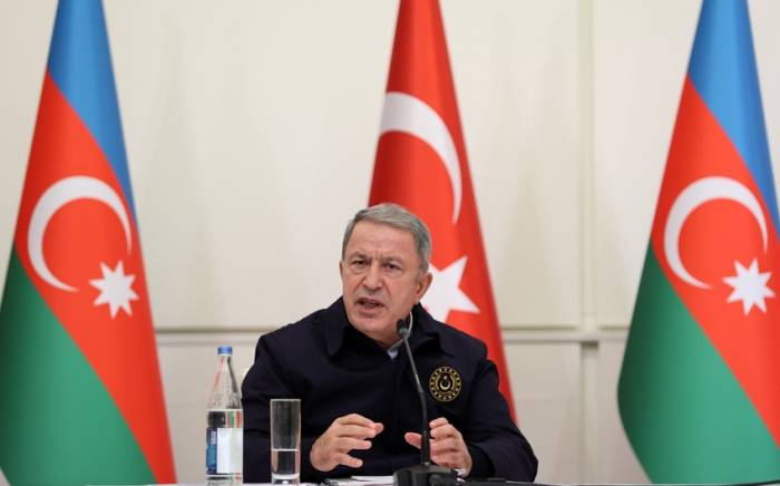 Хулуси Акар: Турция продолжает поддерживать Азербайджан
