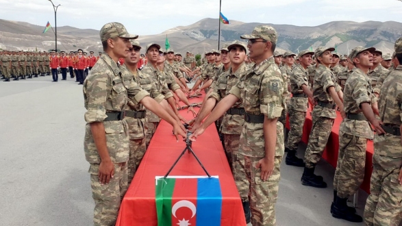 Президент Азербайджана подписал распоряжение о призыве на военную службу
