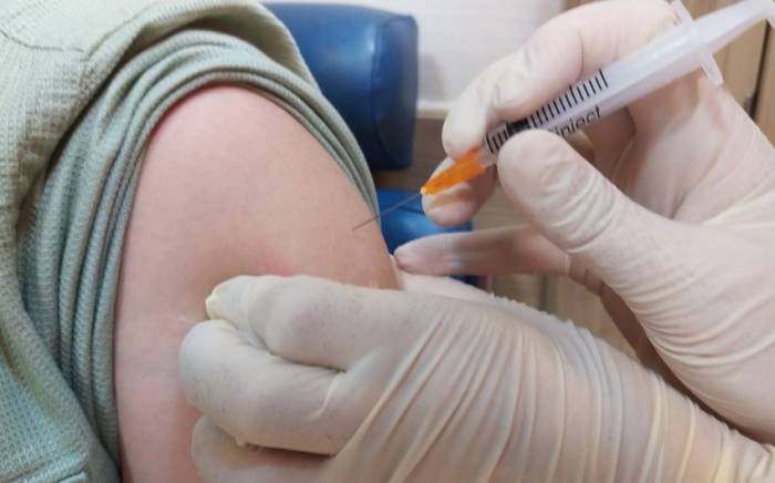 В Азербайджане за сутки от COVID-19 вакцинированы 398 человек 
