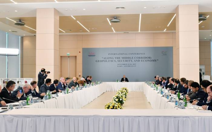 Президент: Благоприятное географическое положение Азербайджана позволяет нам играть важную роль в налаживании связей
