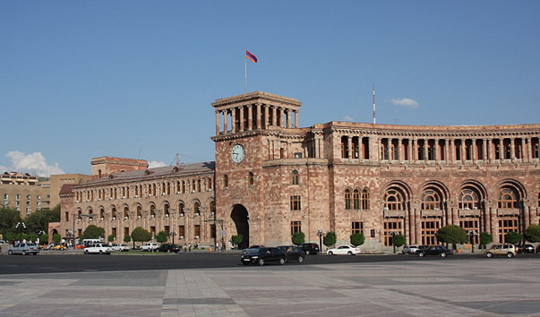 Подозреваемый в госизмене армянин передавал данные за обнаженные фотографии
