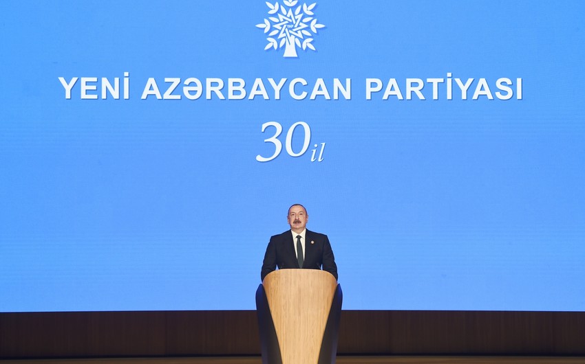 В Баку проходит мероприятие по случаю 30-летия партии "Ени Азербайджан" с участием президента