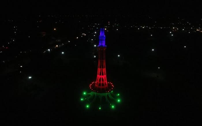 Знаменитая башня Пакистана окрасилась в цвета азербайджанского флага -ФОТО
