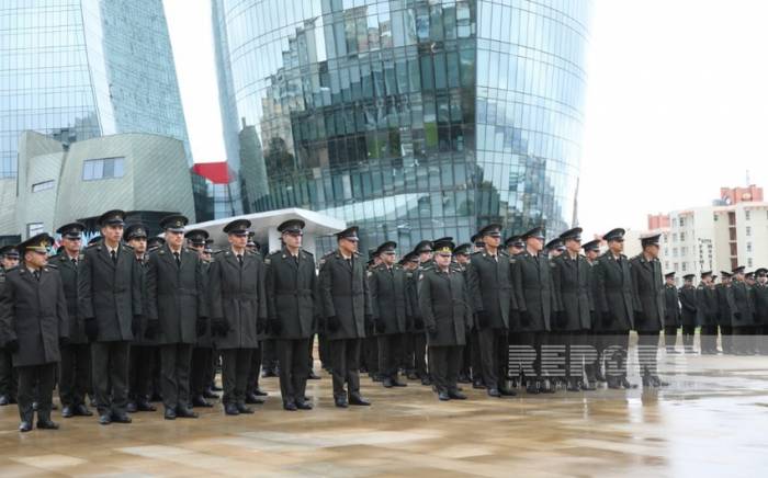 В Баку проходит Марш Победы в сопровождении военного оркестра -ФОТО
