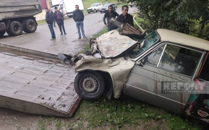 В Лянкяране "КамАЗ" столкнулся с легковым автомобилем, есть пострадавшие -ФОТО

