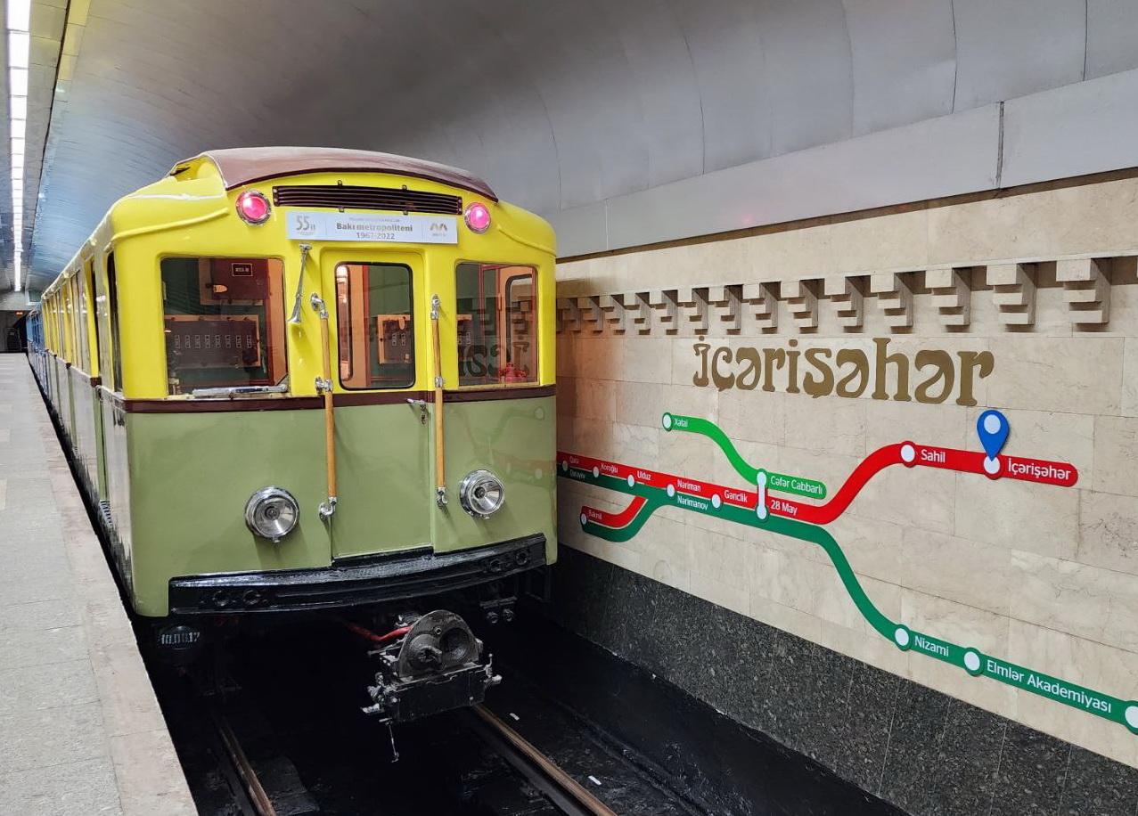 В праздничные дни в бакинском метро выставляются ретро-вагоны -ФОТО
