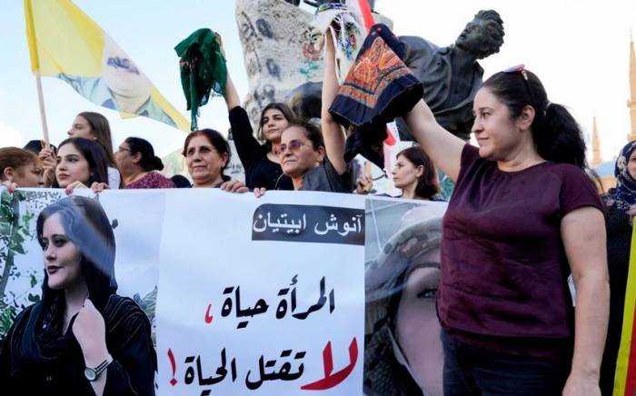CNN: Задержанные в ходе протестов в Иране девушки подвергаются насилию
