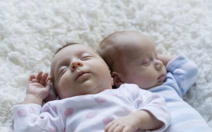 С начала года в Азербайджане родились 2630 близнецов и 117 тройняшек
