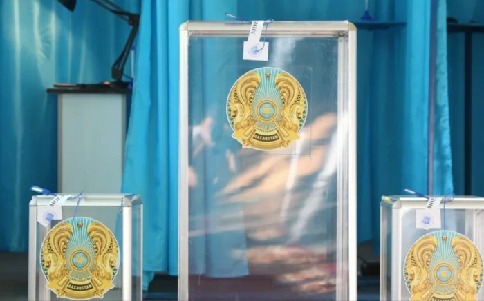 Казахстанцы в воскресенье будут выбирать президента страны
