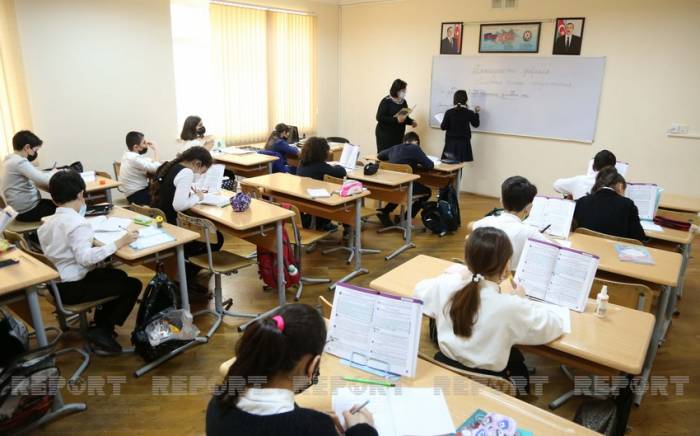 С завтрашнего дня в школах Азербайджана начинаются осенние каникулы
