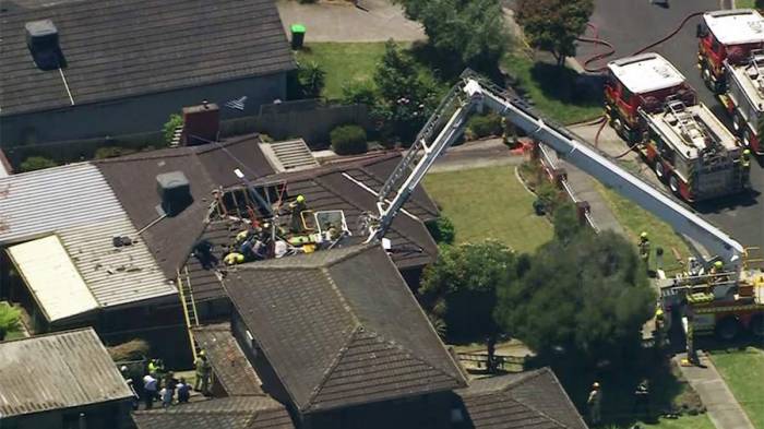 В Австралии вертолет врезался в крышу жилого дома
