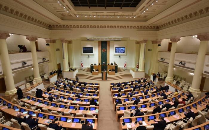 Парламент Грузии утвердил закон "О деолигархизации" в первом чтении
