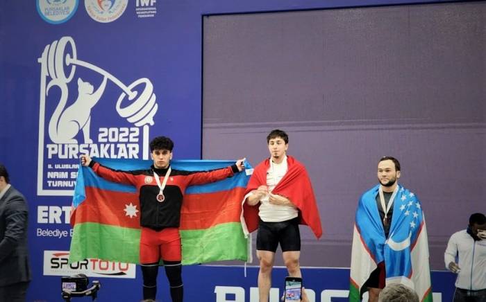 Азербайджанский тяжелоатлет завоевал серебряную медаль на соревнованиях в Турции
