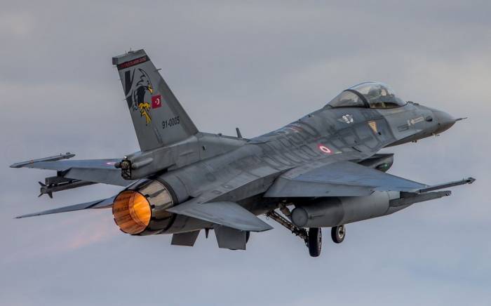 ВВС Турции нанесли удары на севере Сирии и Ирака
