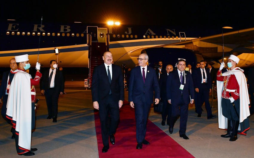 Президент Ильхам Алиев прибыл с визитом в Алжир