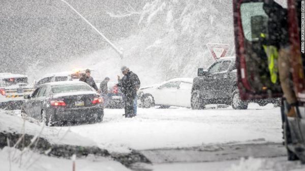 Из-за снежной бури в США погибли девять человек
