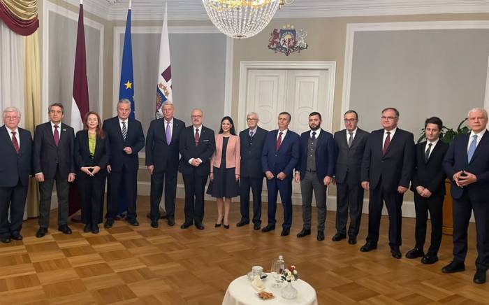 Президент Латвии встретился с членами Международного центра Низами Гянджеви
