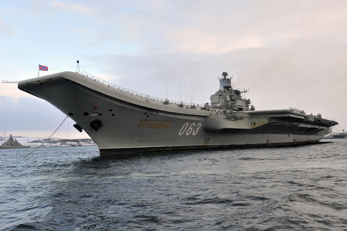 На авианесущем крейсере "Адмирал Кузнецов" произошел пожар
