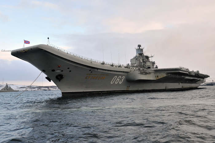 На авианесущем крейсере "Адмирал Кузнецов" произошел пожар
