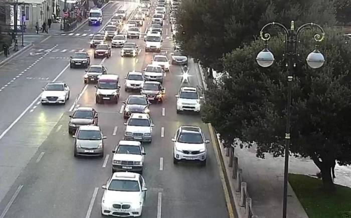 На этих улицах Баку затруднено движение транспорта - СПИСОК
