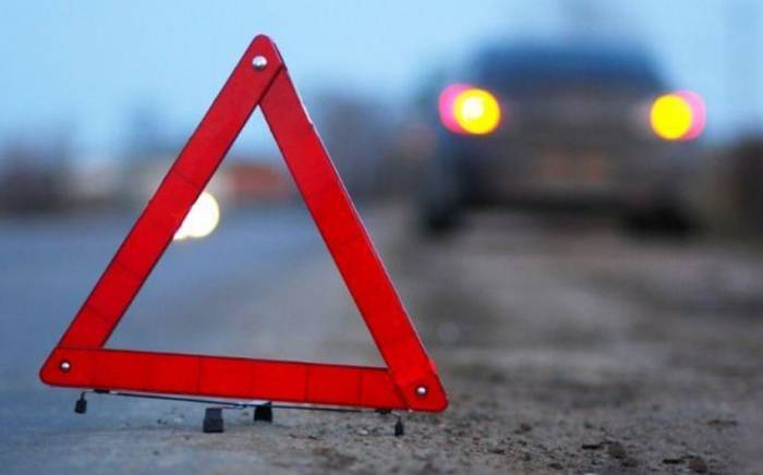 В Баку столкнулись два автомобиля, есть пострадавший
