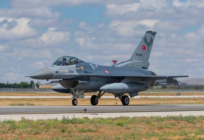 ВВС Турции провели учебные полеты в Эгейском море
