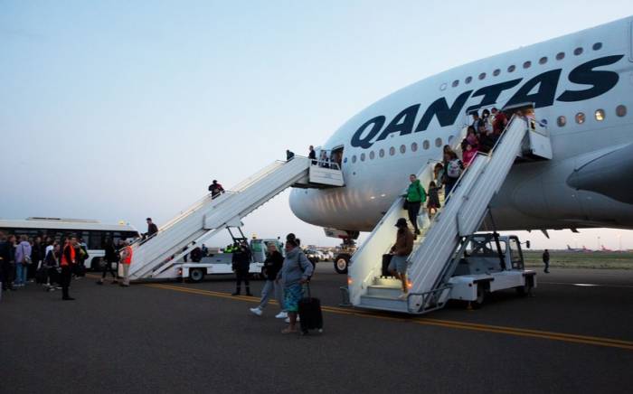 Пассажиры вынужденно севшего в Баку лайнера вылетят другим самолетом
