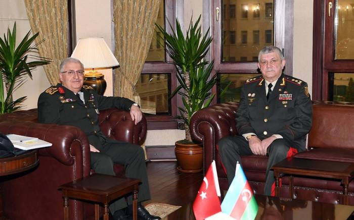 Азербайджанский и турецкие генералы обсудили вопросы военного сотрудничества
