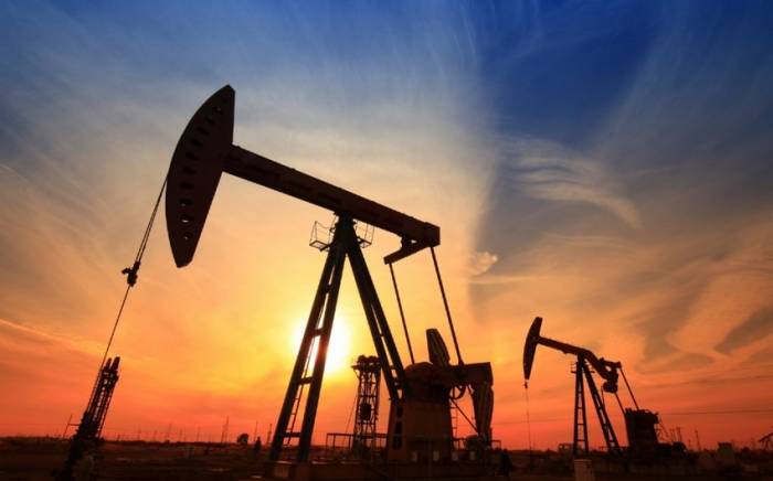 Цена азербайджанской нефти опустилась ниже 83 долларов
