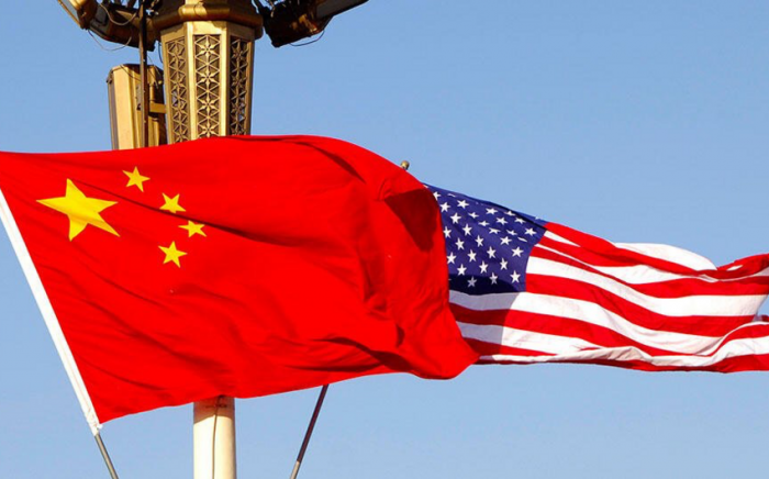 Китай ввел санкции против двух граждан США
