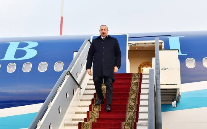 Ильхам Алиев прибыл с рабочим визитом в Санкт-Петербург
