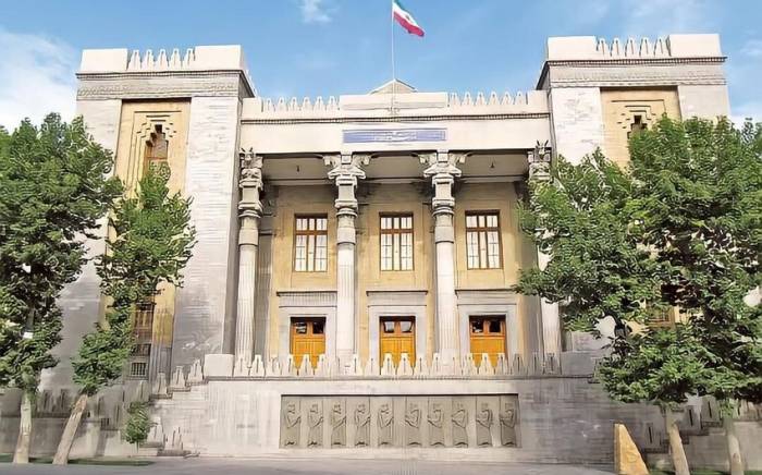 МИД Ирана осудил вмешательство Франции в дела страны

