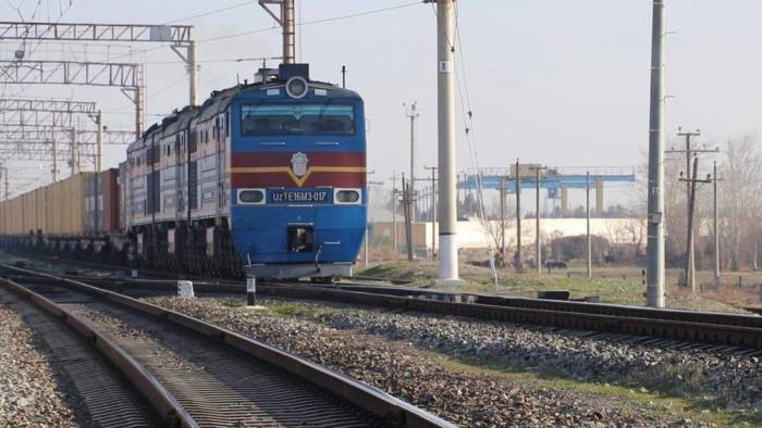 Узбекистан отправил в Европу первый товарный поезд в обход России
