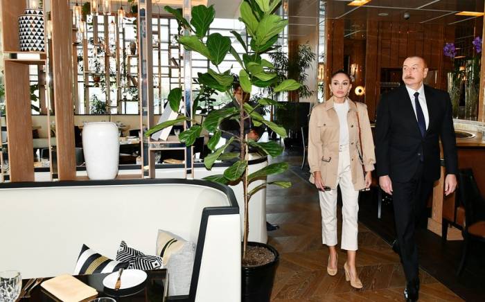 Президент и первая леди Азербайджана приняли участие в открытии отеля The Ritz-Carlton Baku  -ФОТО
