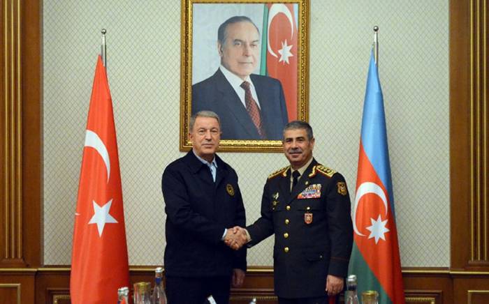 Министр обороны Азербайджана встретился с турецким коллегой
