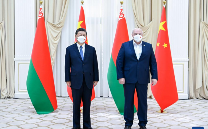 Лукашенко пригласил Си Цзиньпина посетить Беларусь
