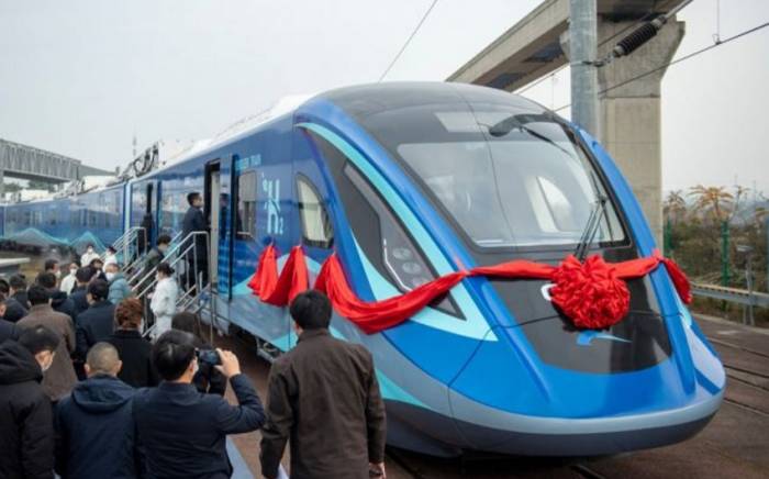 Китай запустил первый в мире экологичный пассажирский поезд
