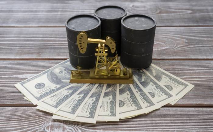 Азербайджанская нефть подешевела на 1%
