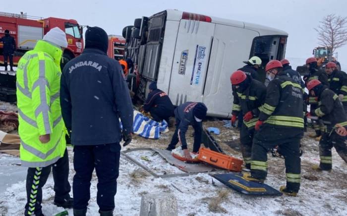 В результате ДТП с автобусом в Турции погибли пять человек
