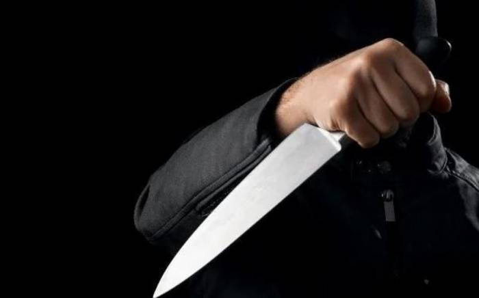 В Баку мужчина ранил себя ножом на почве семейного конфликта

