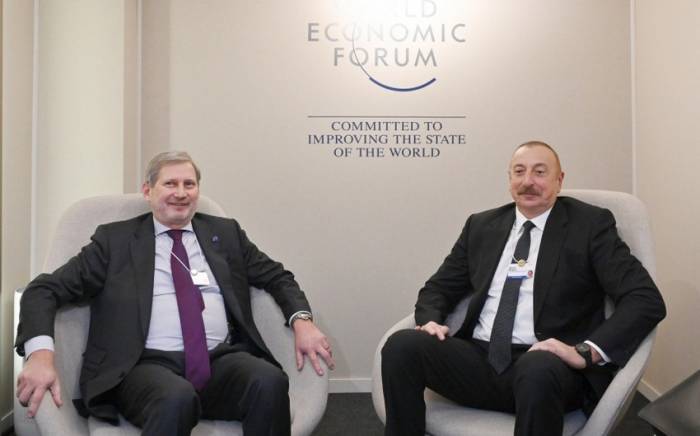 Президент Азербайджана встретился в Давосе с комиссаром ЕС по бюджету и администрации
